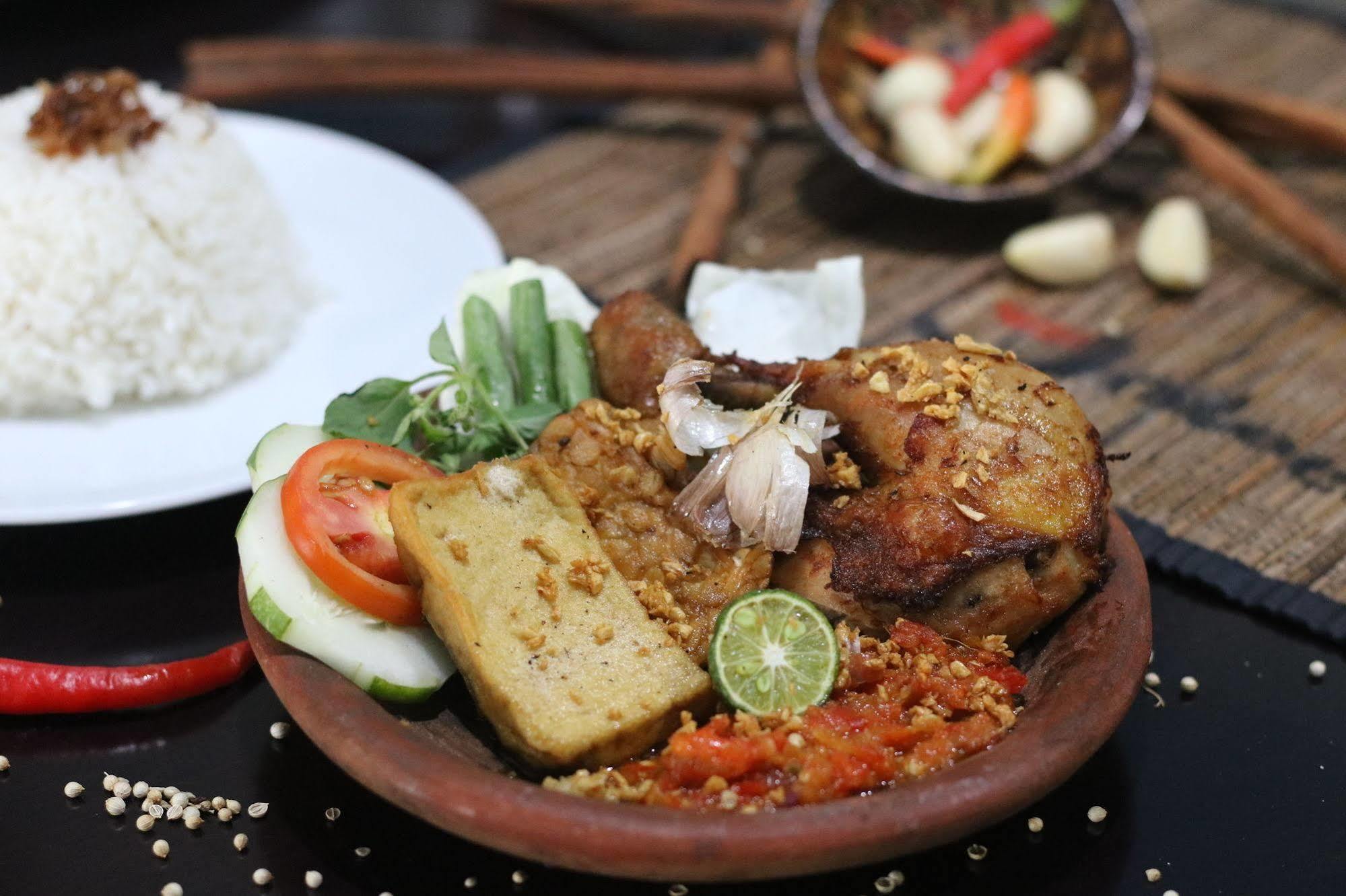 Bekizaar Hotel Surabaya Dış mekan fotoğraf